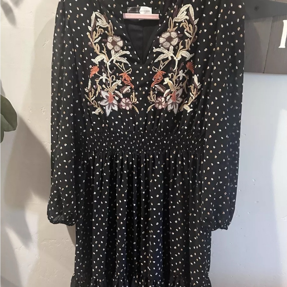 Piper and Scoot Women’s M Black White Polka Dot Embroidery V-Neck Dress